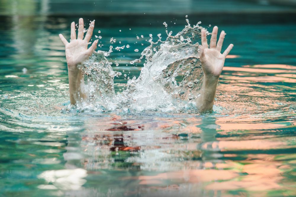 Lifeguard Negligence and Liability in Commercial Pool Drowning Deaths